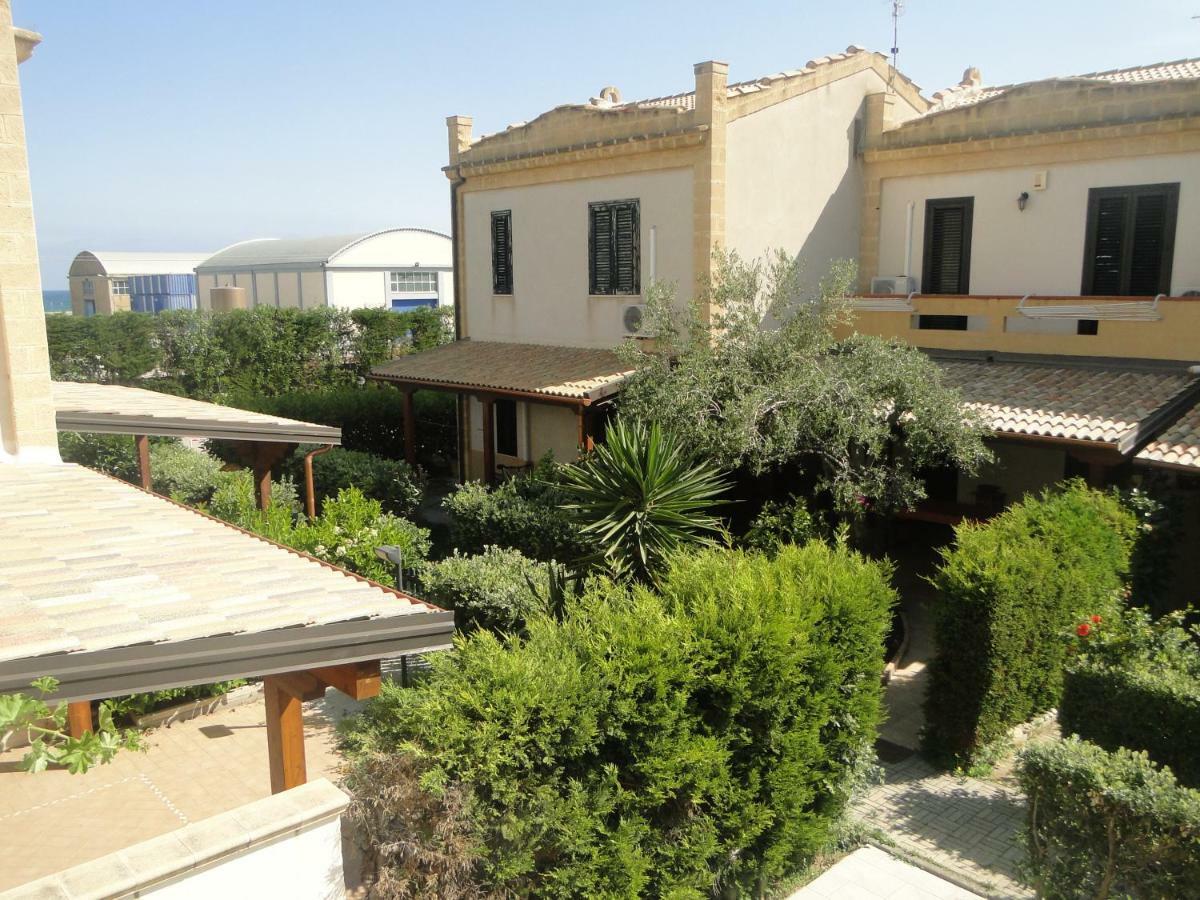 Le Vele Bed & Breakfast Campofelice Di Roccella Exterior photo